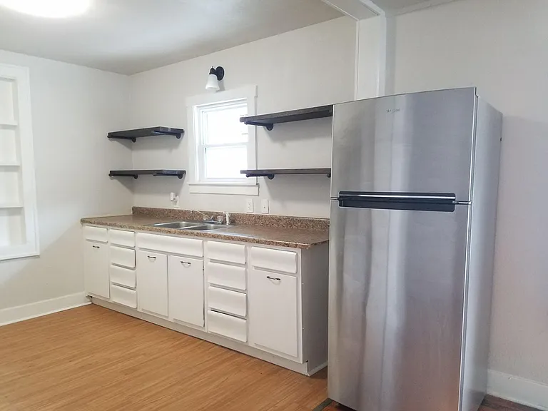106 W Hudson St — Photo 4