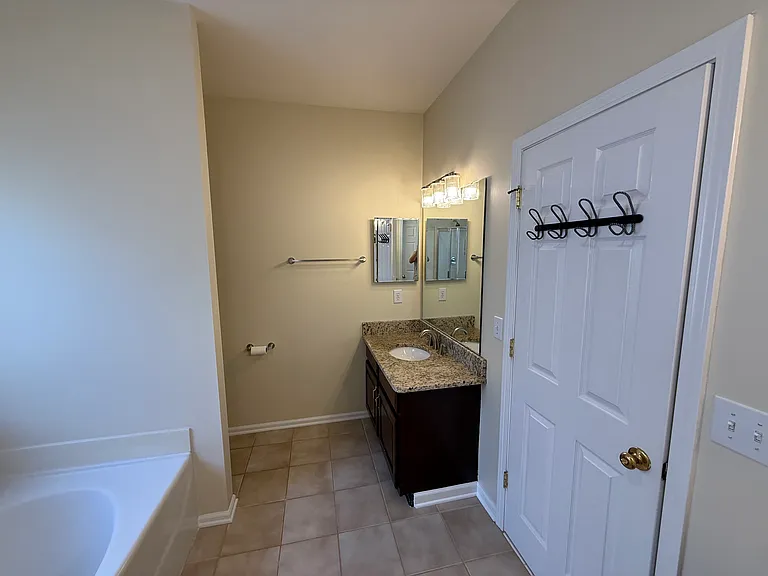 10822 Chamberlain Hall Ct — Photo 27