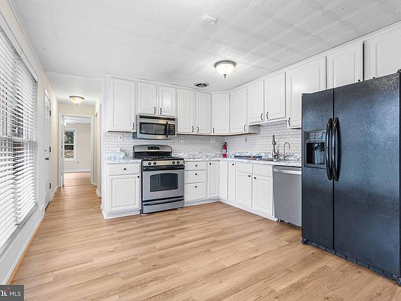 3rd image of 5625 Dover Ct