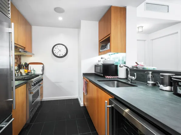 255 Hudson Street image 5 of 8