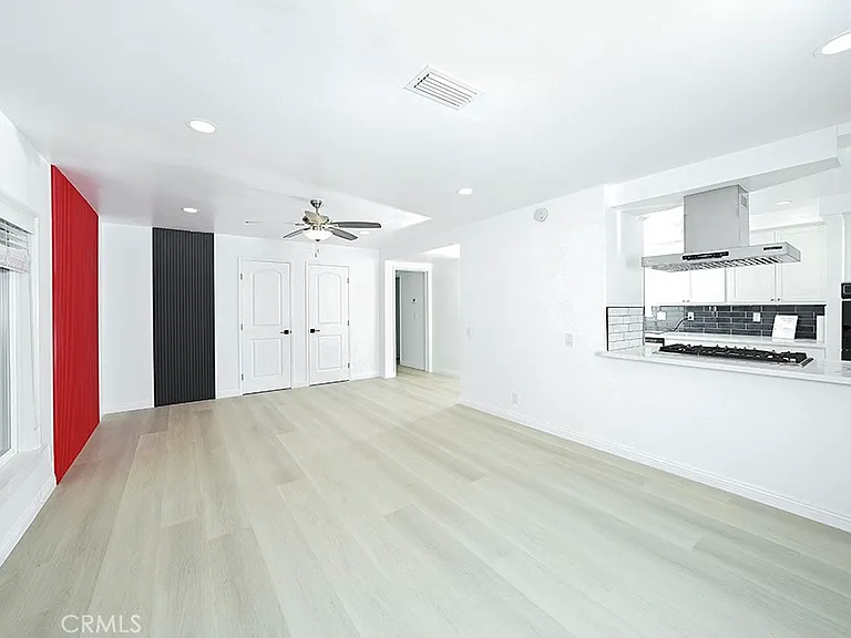 2149 Victoria Dr — Photo 7