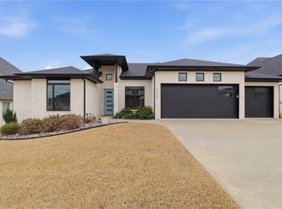 8004 W Dorchester St, Rogers, AR 72758