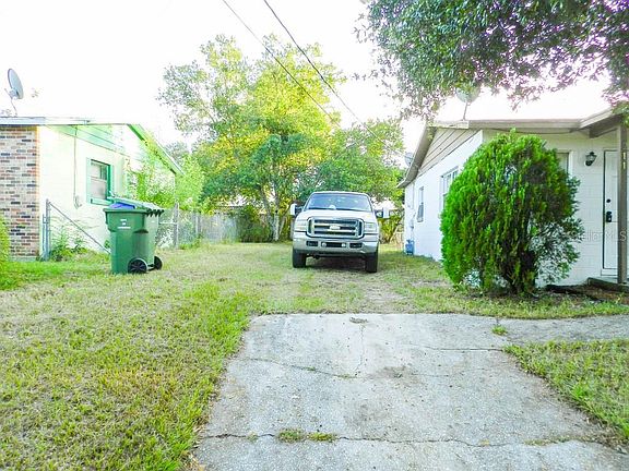 3rd image of 2117 Parkview Ave