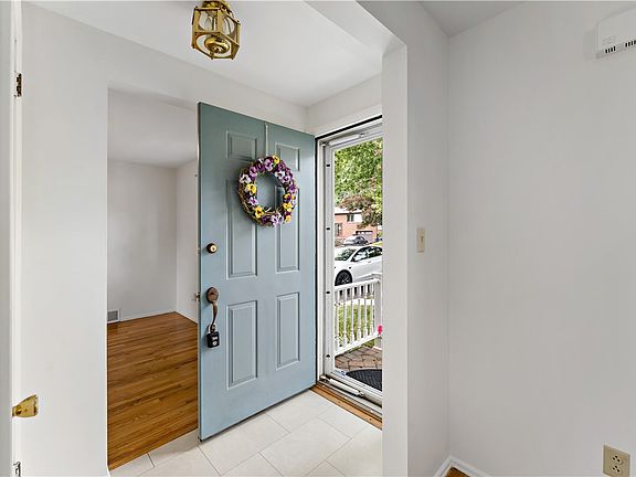 2nd image of 212 Mardi Gras Dr