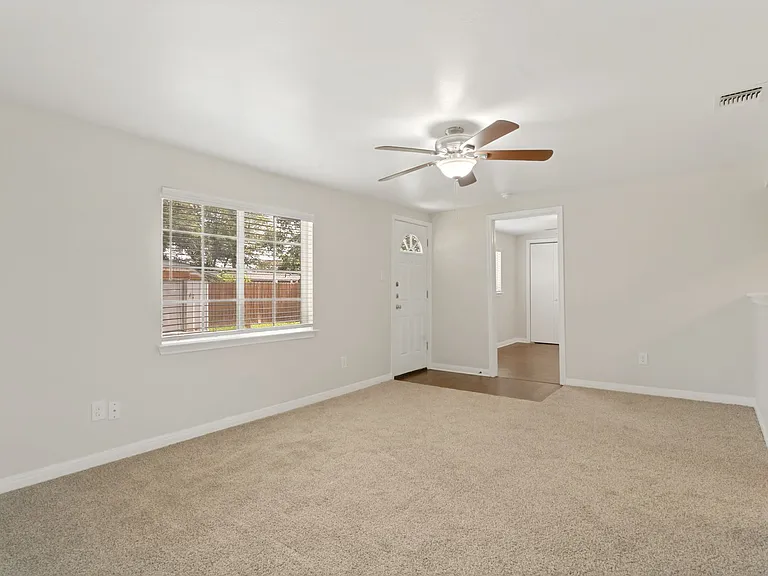 163 Antrim Dr — Photo 8
