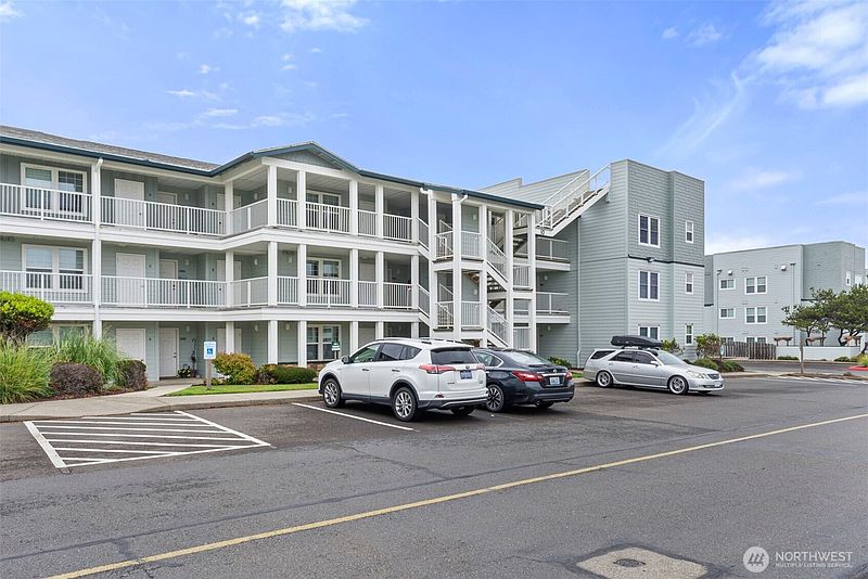 5th image of 1600 W Ocean Avenue #1039