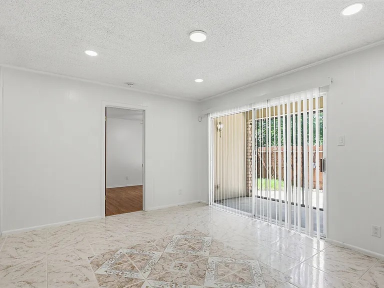 4911 Arbor Ridge Dr — Photo 10