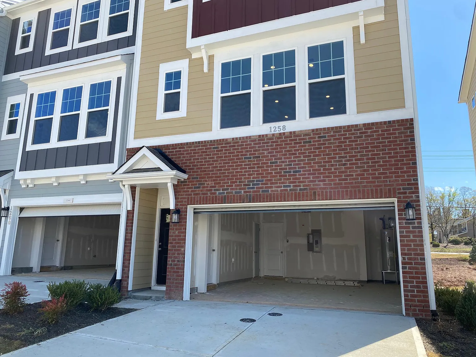 4 bed, 3.5 bath, 2229 sqft, $2,300 — Photo 1