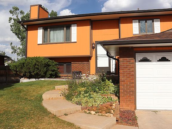 2nd image of 1075 Arapaho Dr