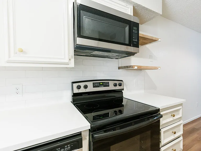 8214 Vernon Ave #B — Photo 10
