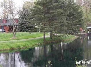 4787 Sandhill Rd, Almont, MI 48003