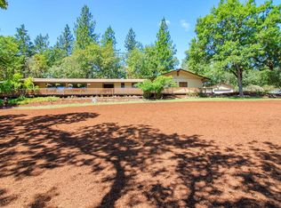 7373 Rogue River Dr, Shady Cove, OR 97539