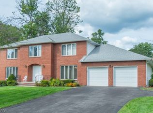 61 Hubbardton Rd, Wayne, NJ 07470