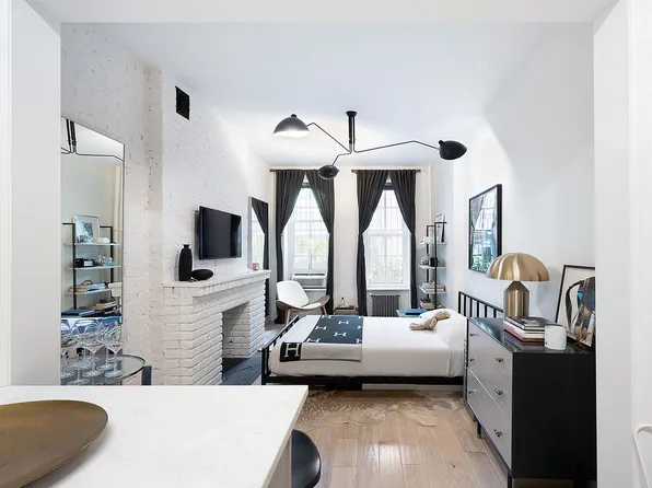 354 W 12th St APT 1B, New York, NY 10014