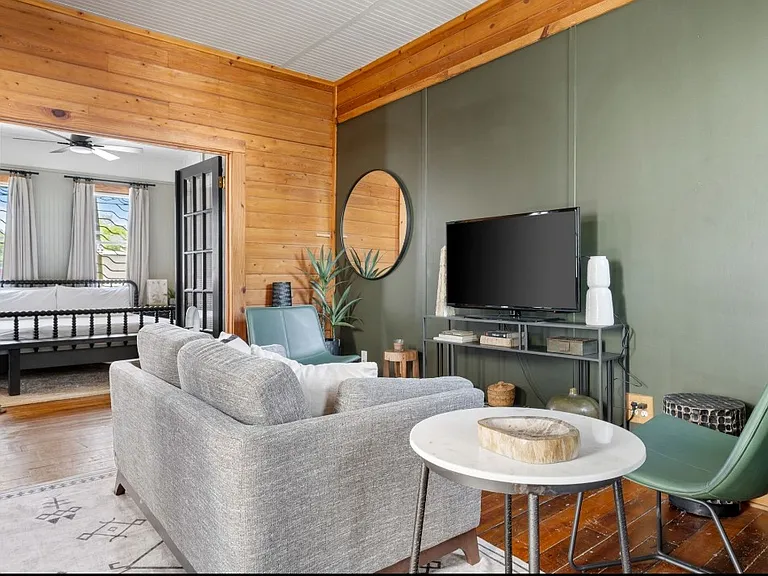 furniture layout has changed. see last 4 pictures