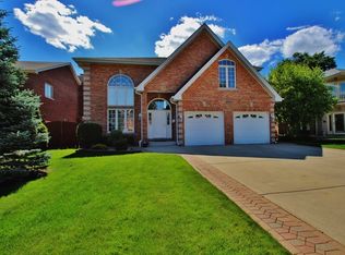 7326 N School St, Niles, IL 60714