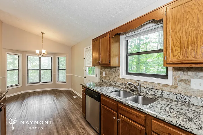 7660 Mountain Creek Way — Photo 8