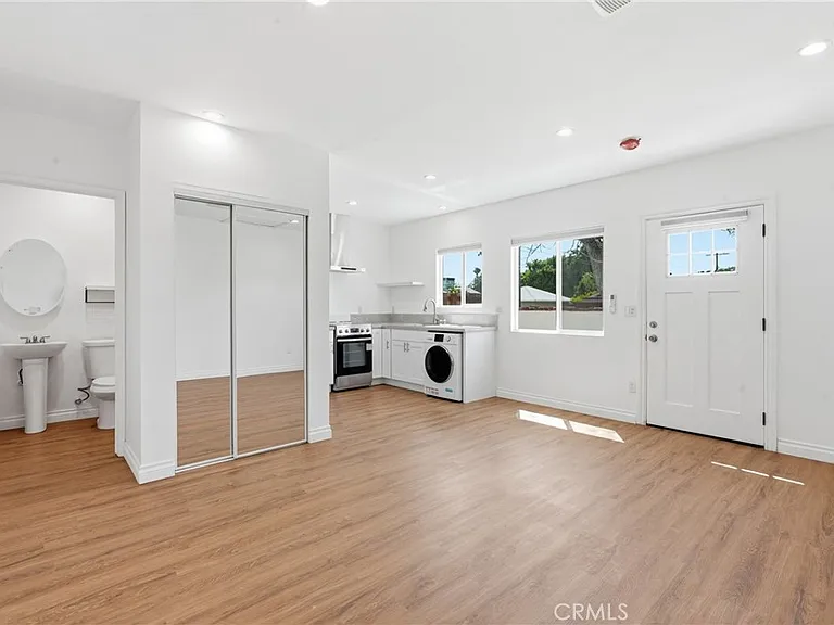 8155 Genesta Ave — Photo 3