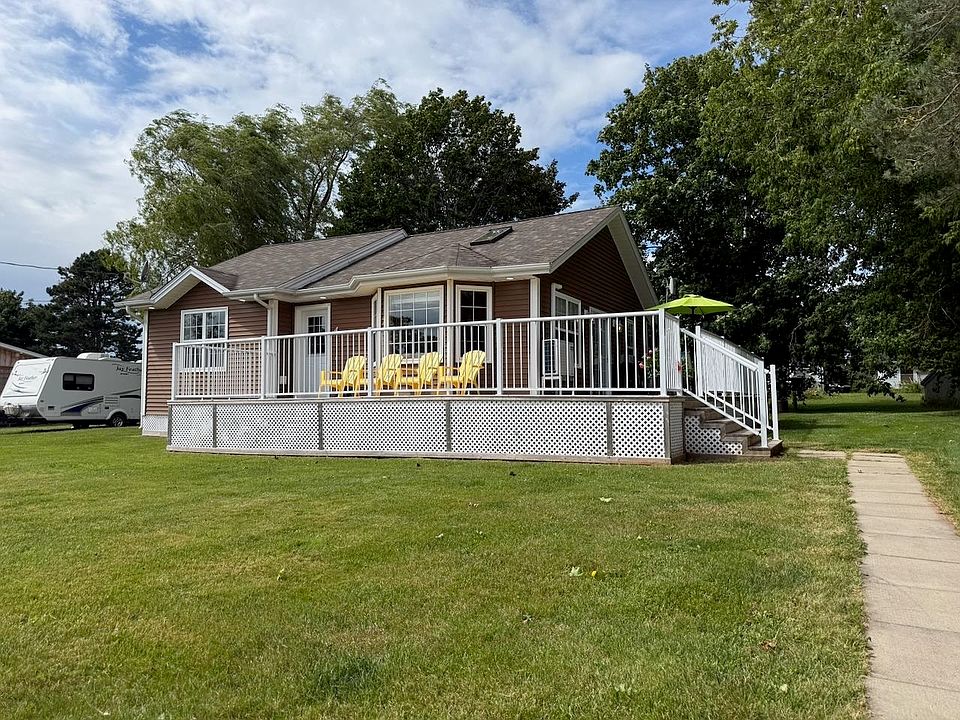 1st image of 4 Stirlings Ln