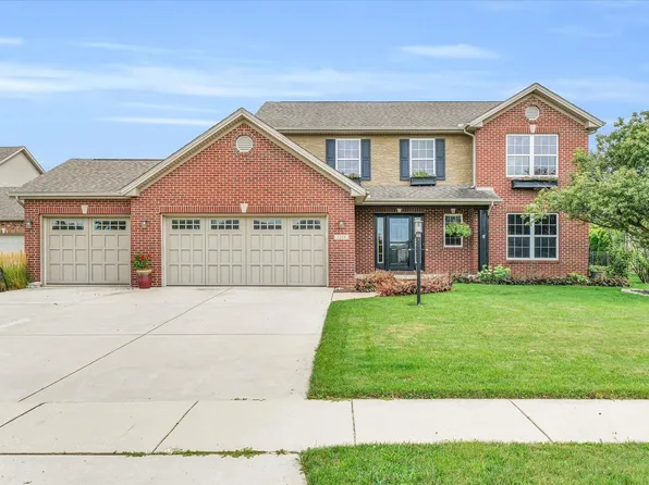 1508 Beaver Lake Dr, Mahomet, IL 61853