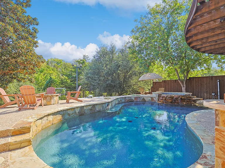 1088 Pondview Dr — Photo 15