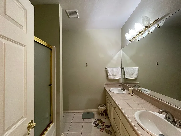 211 NW 110th Ave — Photo 35