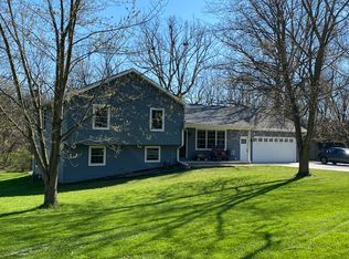 11 Scarborough Dr, Mackinaw, IL