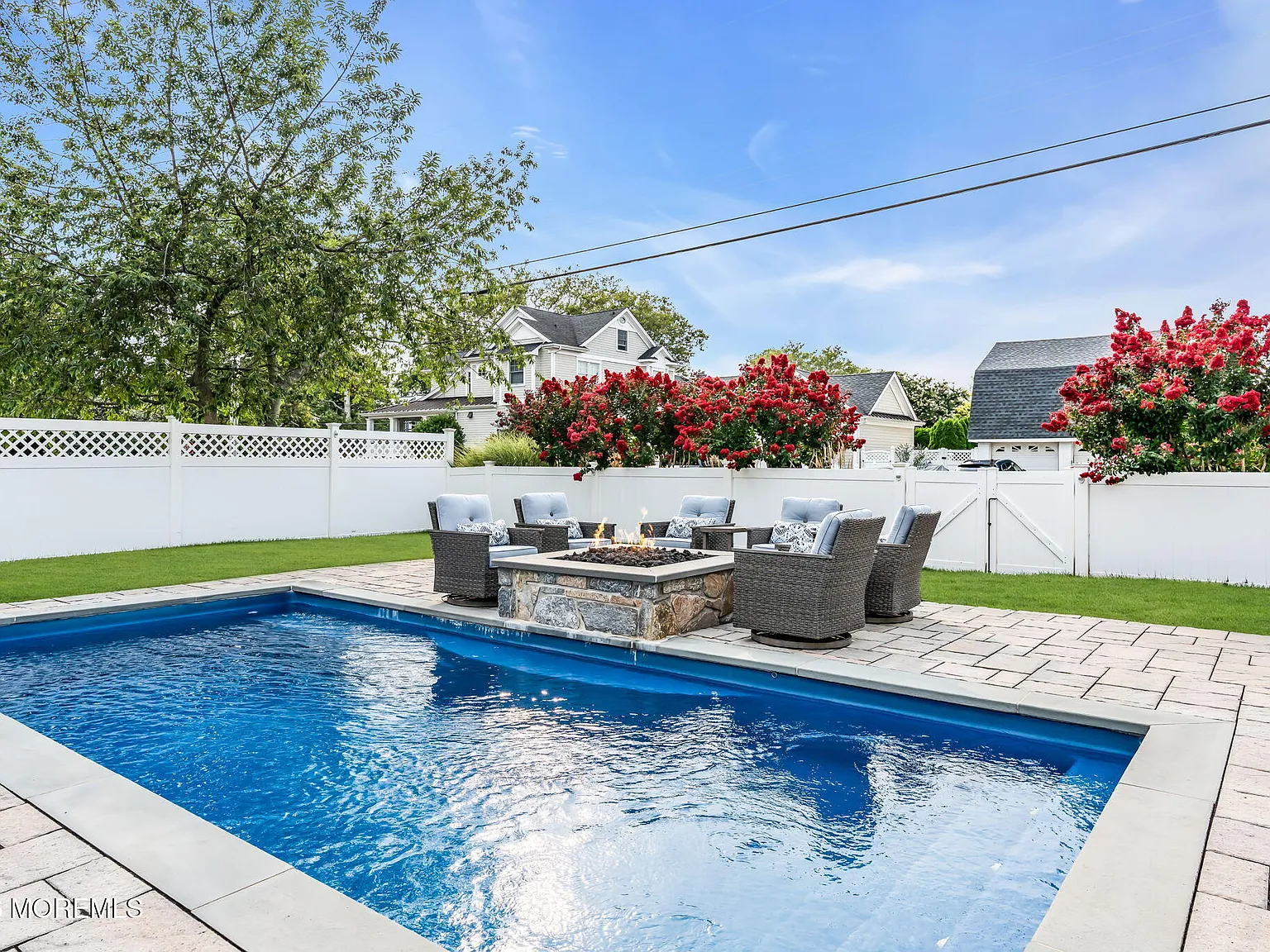 6 bed, 2.5 bath, 2950 sqft, $9,000 — Photo 3