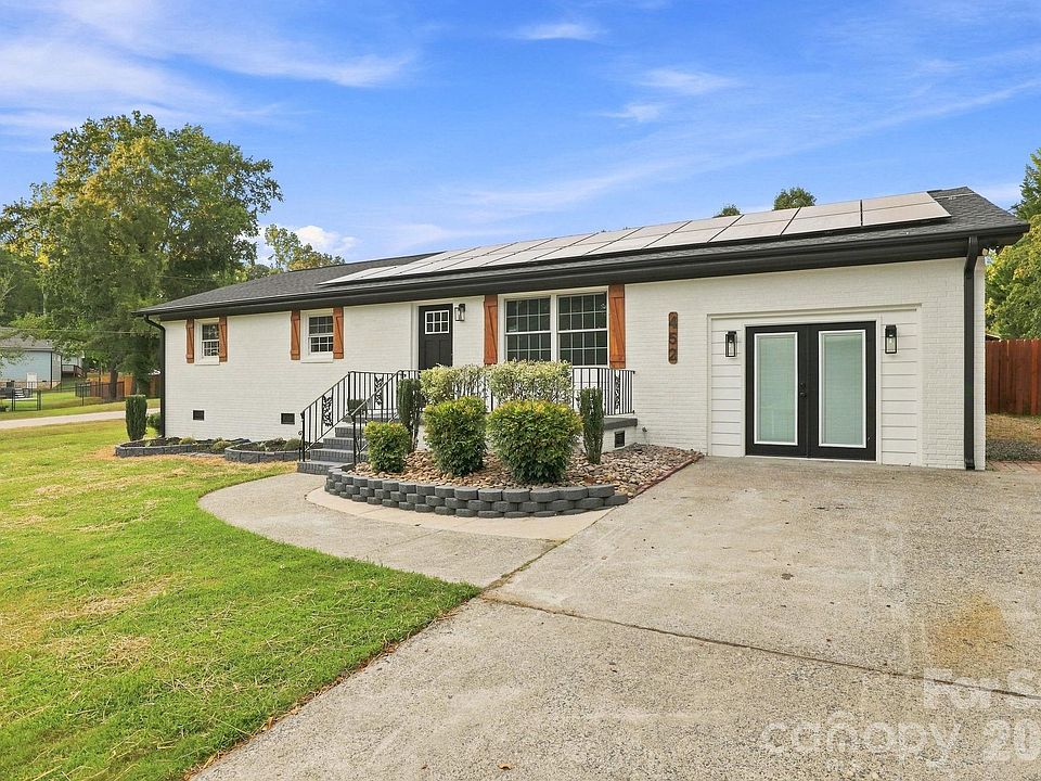 1st image of 452 Mirror Lake Rd
