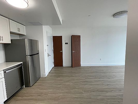 5th image of 324 Stanhope St #307