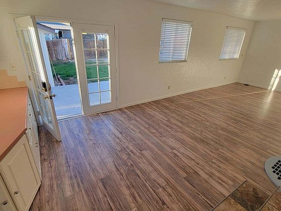 2nd upstairs living room