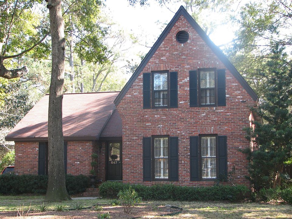 647 Regina Street