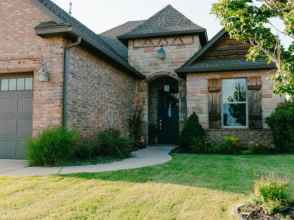 12113 SW 45th Ter, Mustang, OK 73064