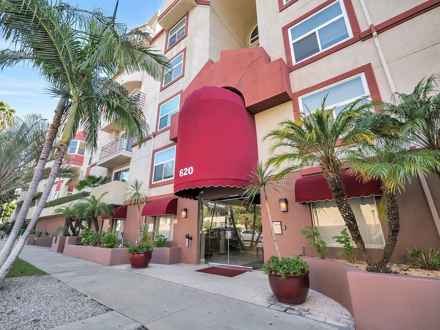 2 bed, 942 sqft, $2,850 — Photo 2