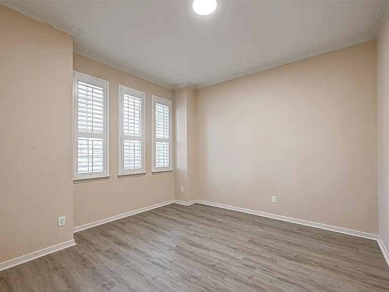 6923 Grants Hollow Ln — Photo 8