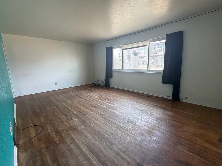 1045 Gridley Dr — Photo 8