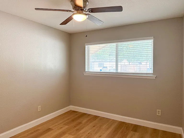 701 Tanglewood Dr — Photo 13
