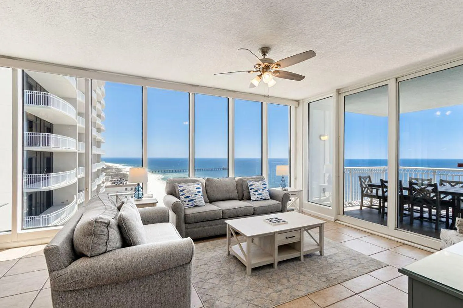 4 bed, 4.0 bath, 925 sqft, $5,222 — Photo 1