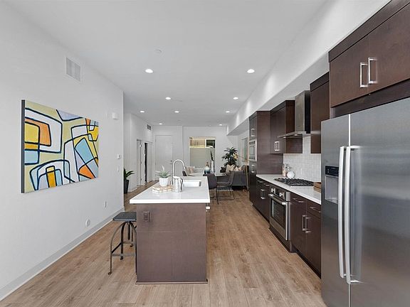 3rd image of 5702 La Jolla Blvd Unit 208