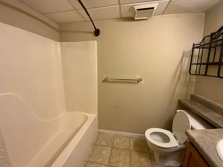 1605 Steamboat Ln — Photo 35