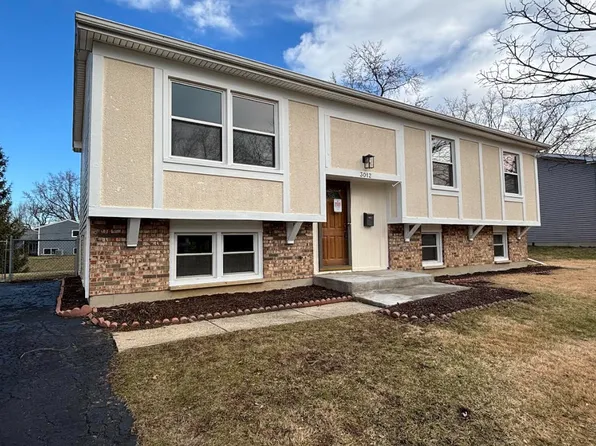 3012 Scenicwood Ln, Woodridge, IL 60517