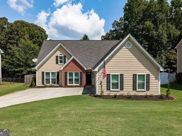 5685 Sugar Crossing Dr, Sugar Hill, GA 30518