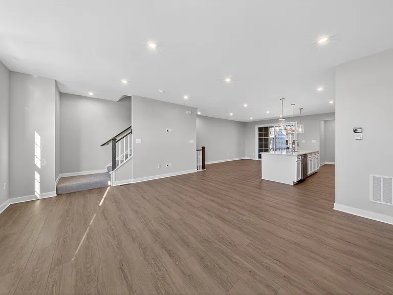 240 E Main St — Photo 15