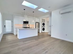 3201 S Barrington Ave