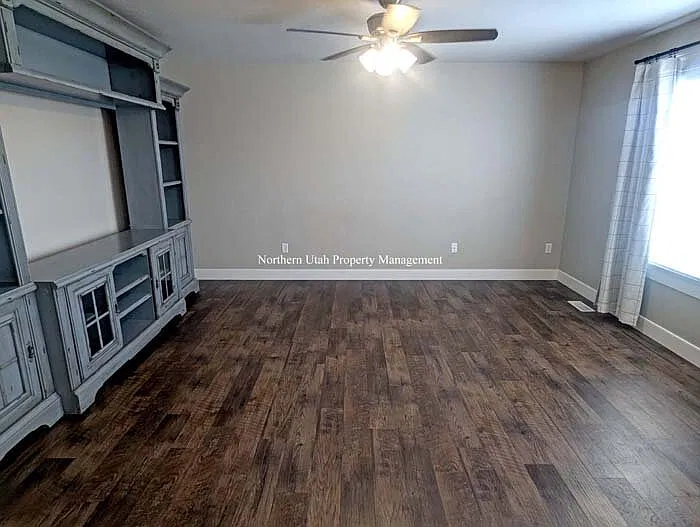 5 bed, 3.5 bath, 2620 sqft, $2,800 — Photo 2