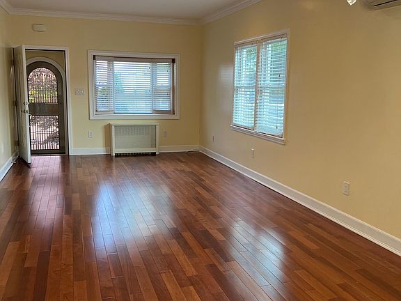 5th image of 72 Shaw Ave #2
