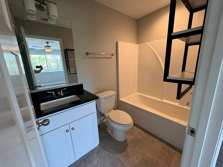 392 Armstrong St #A — Photo 9