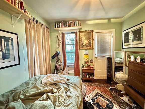 4th image of 297 Harman St APT 1r
