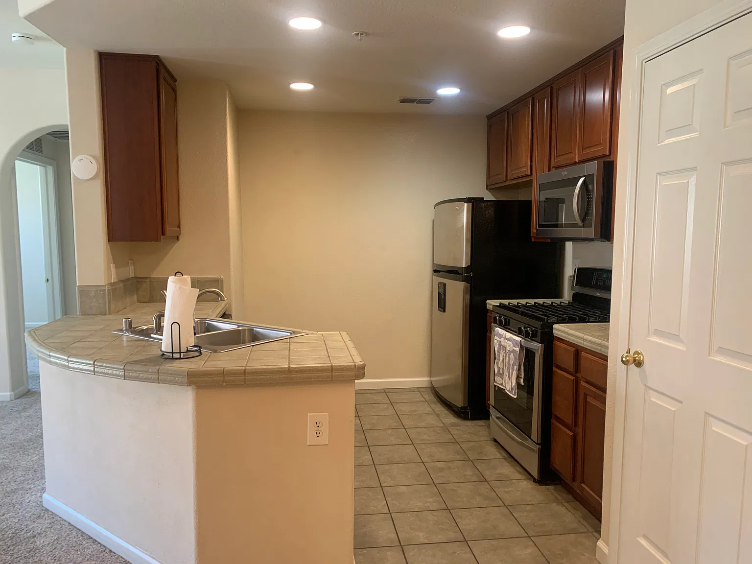 1 bed, 816 sqft, $1,900 — Photo 3