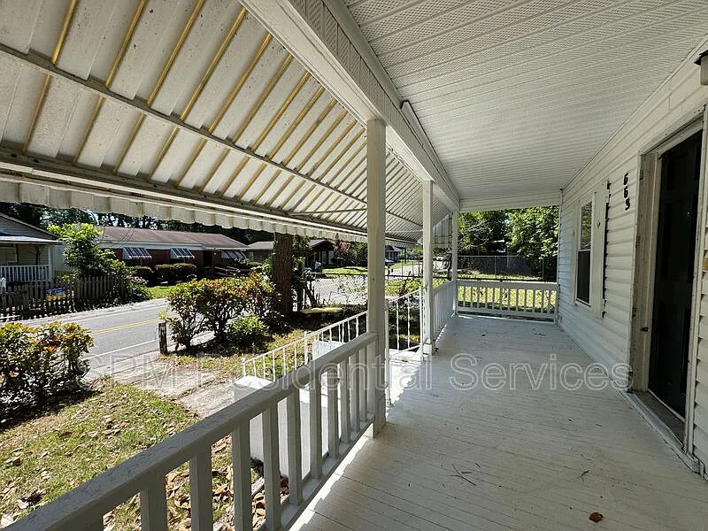 3 bed, 2.0 bath, 1320 sqft, $2,000 — Photo 4